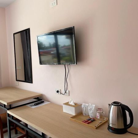 โรงแรมนิยม เอสทีเอ็น 2 - Niyom Stn 2 Hotel Ban Phue エクステリア 写真